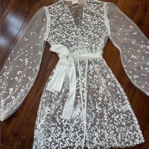 Le Rose Spot embroidery White Lace Bridal Robe.Small